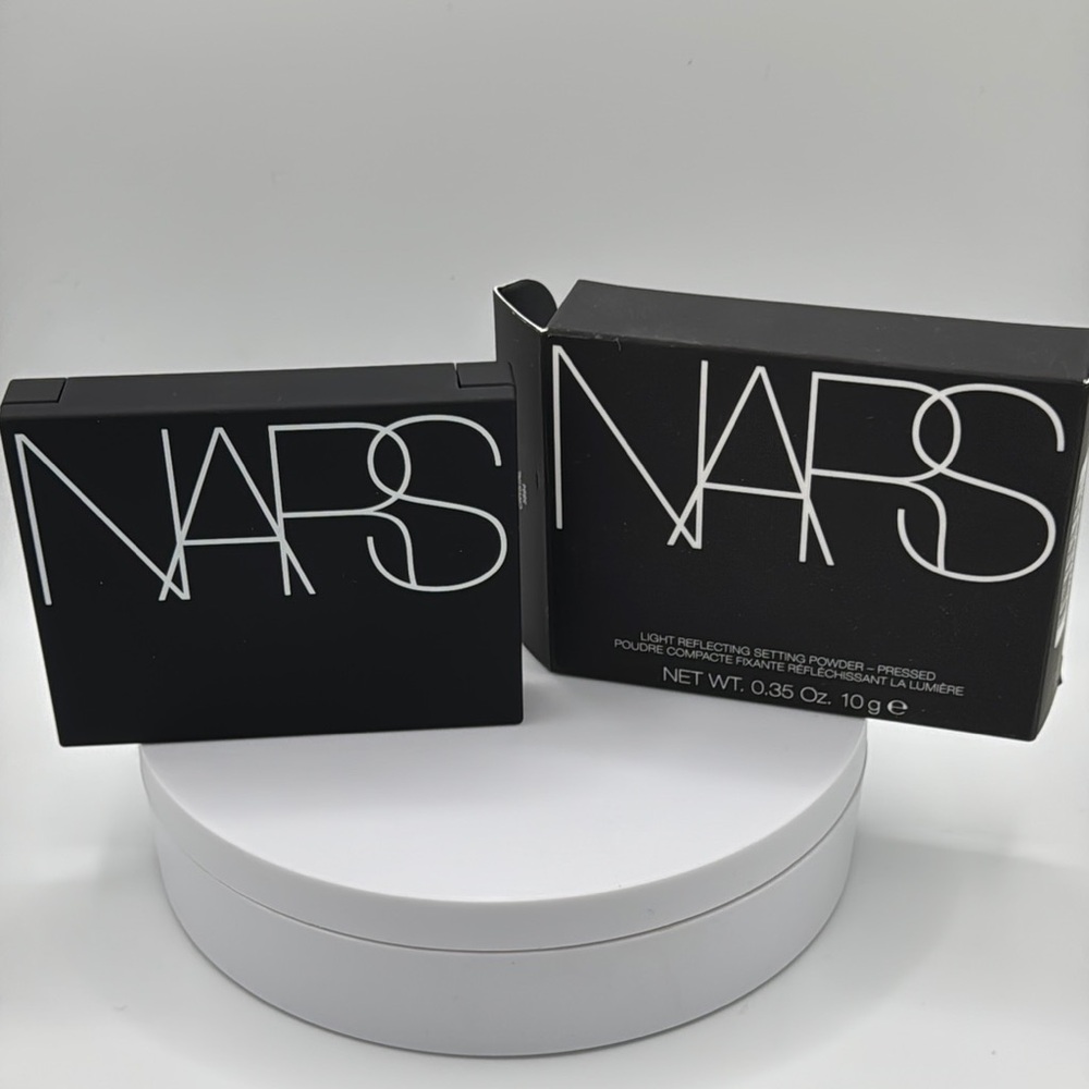 NARS Light Reflecting Setting Powder - Picture 4 of 6